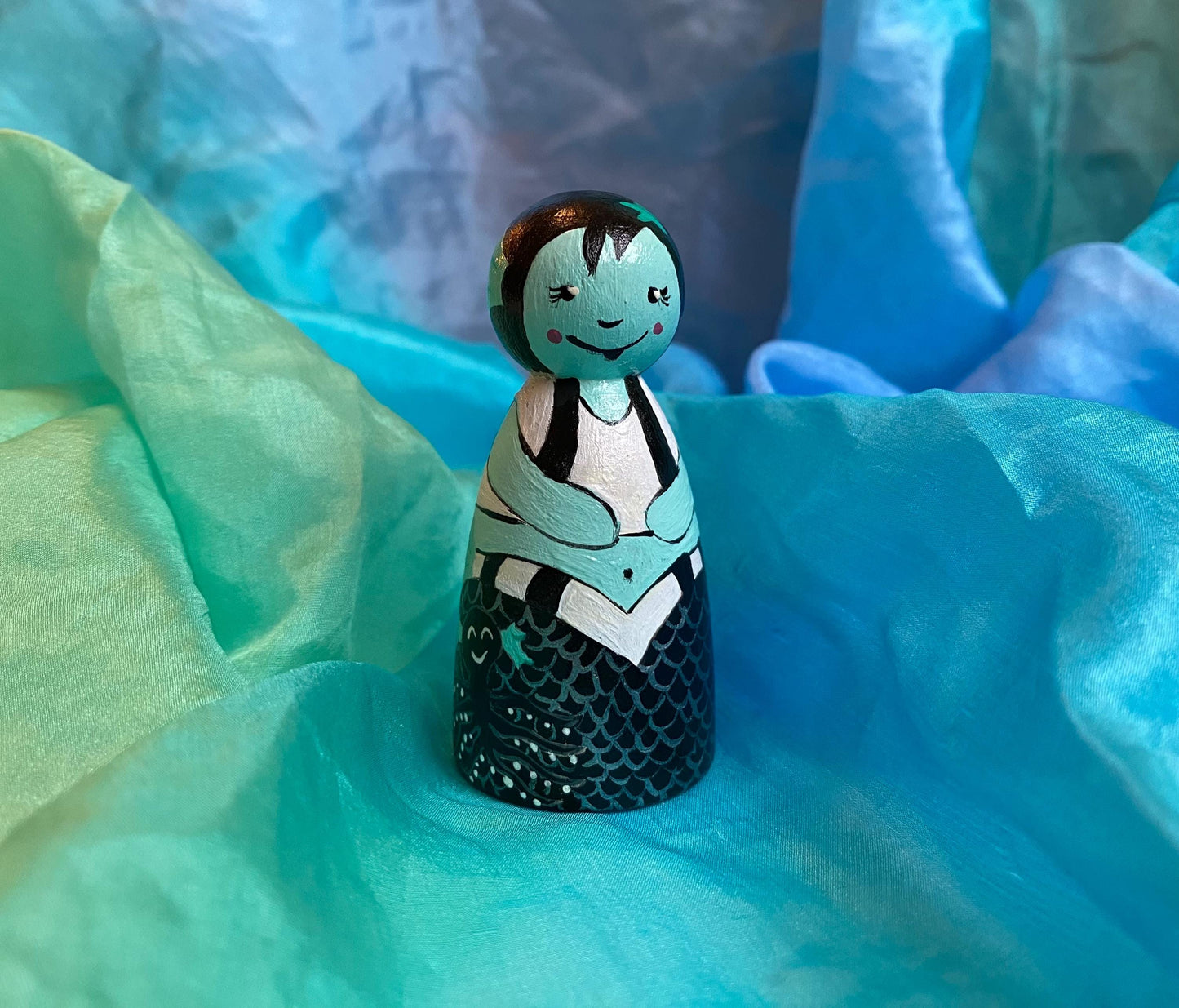 Emerald mermaid princess hand painted peg doll (7.5cm)