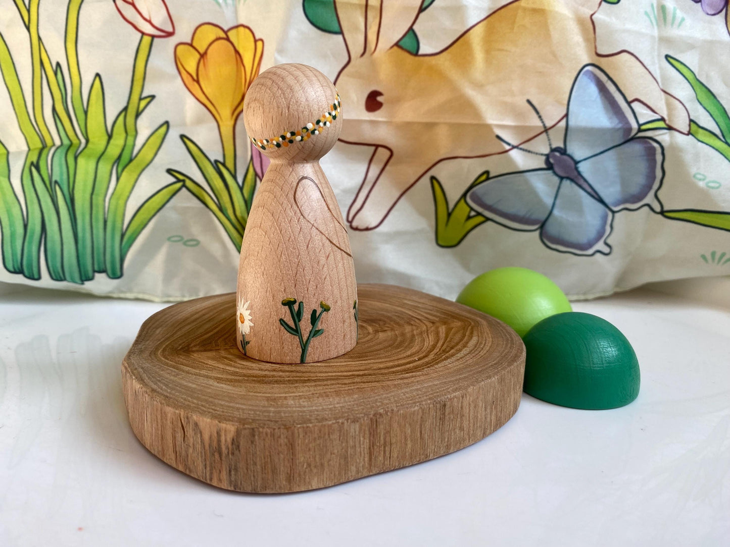 Daisy flowers hand painted wooden peg doll (8cm)