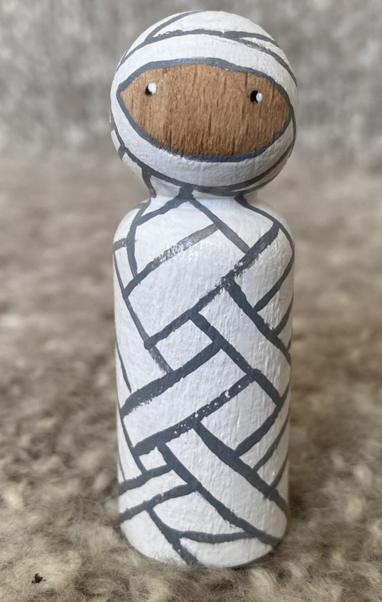 Halloween set of 6 hand painted wooden peg dolls (6.5cm)