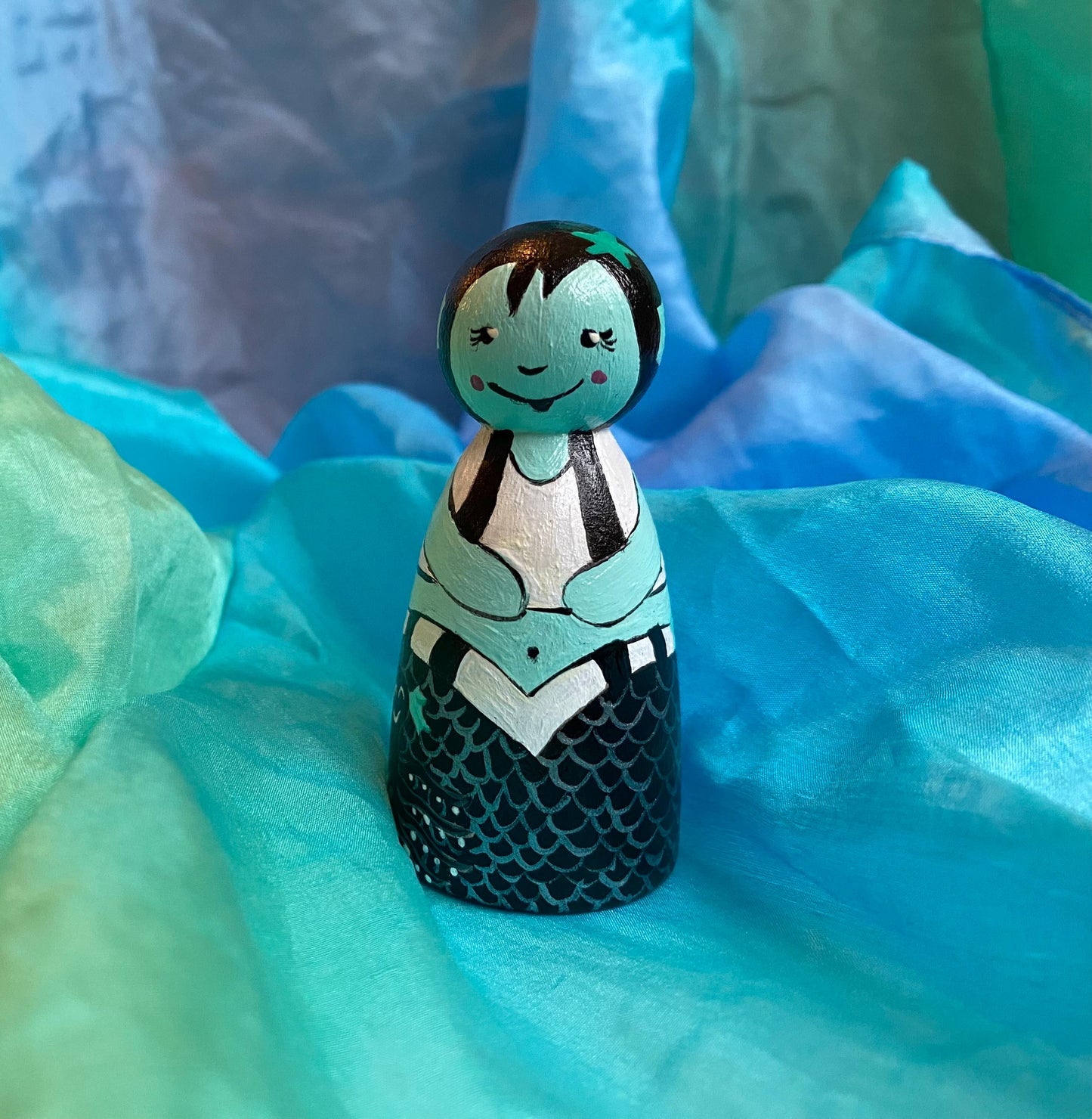 Emerald mermaid princess hand painted peg doll (7.5cm)