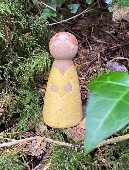 Hand painted wooden princess peg doll (9cm)