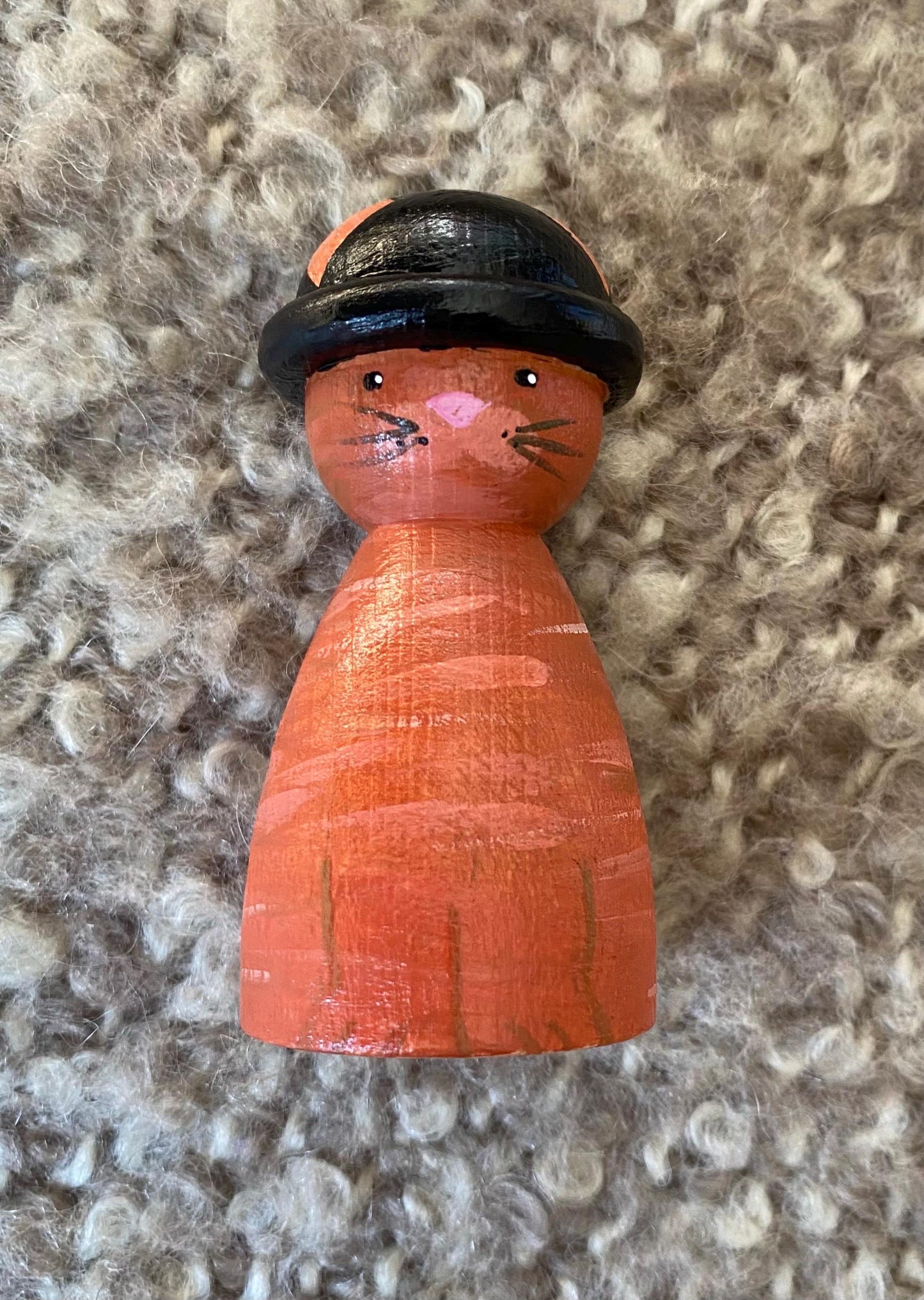 Hand painted ginger cat in top hat wooden peg doll (7cm)