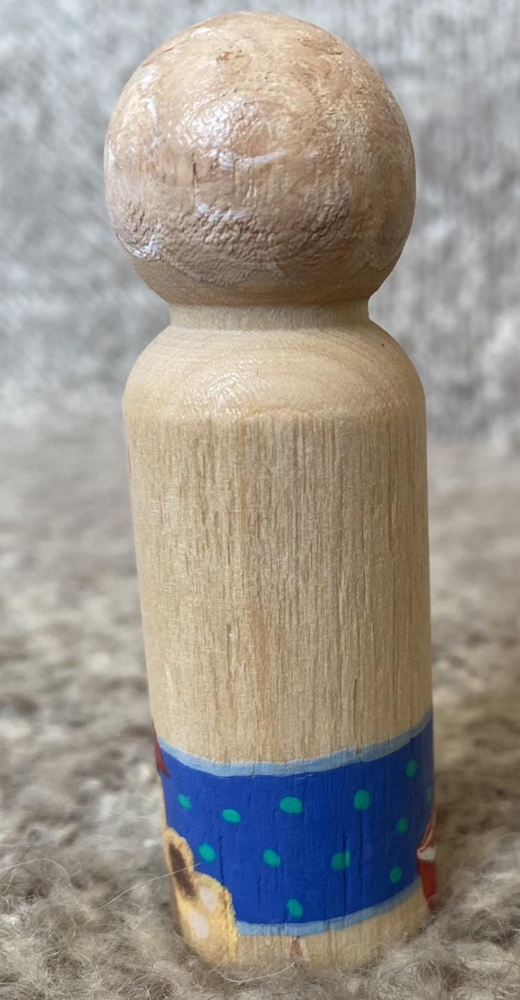 Hand painted beach lover wooden peg doll (9cm)