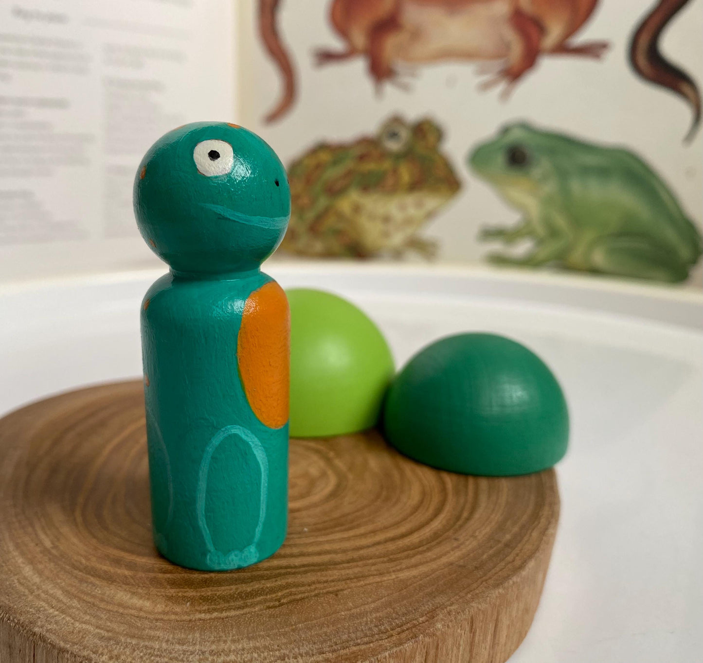 Green Frog hand painted wooden peg doll (6.5cm)