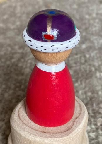 Hand painted wooden king/queen peg doll (7cm)
