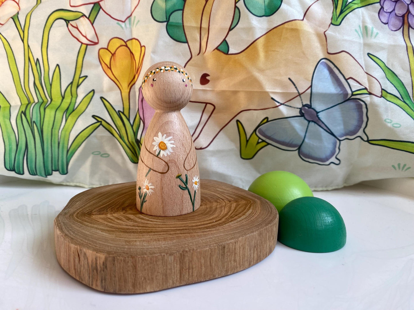 Daisy flowers hand painted wooden peg doll (8cm)