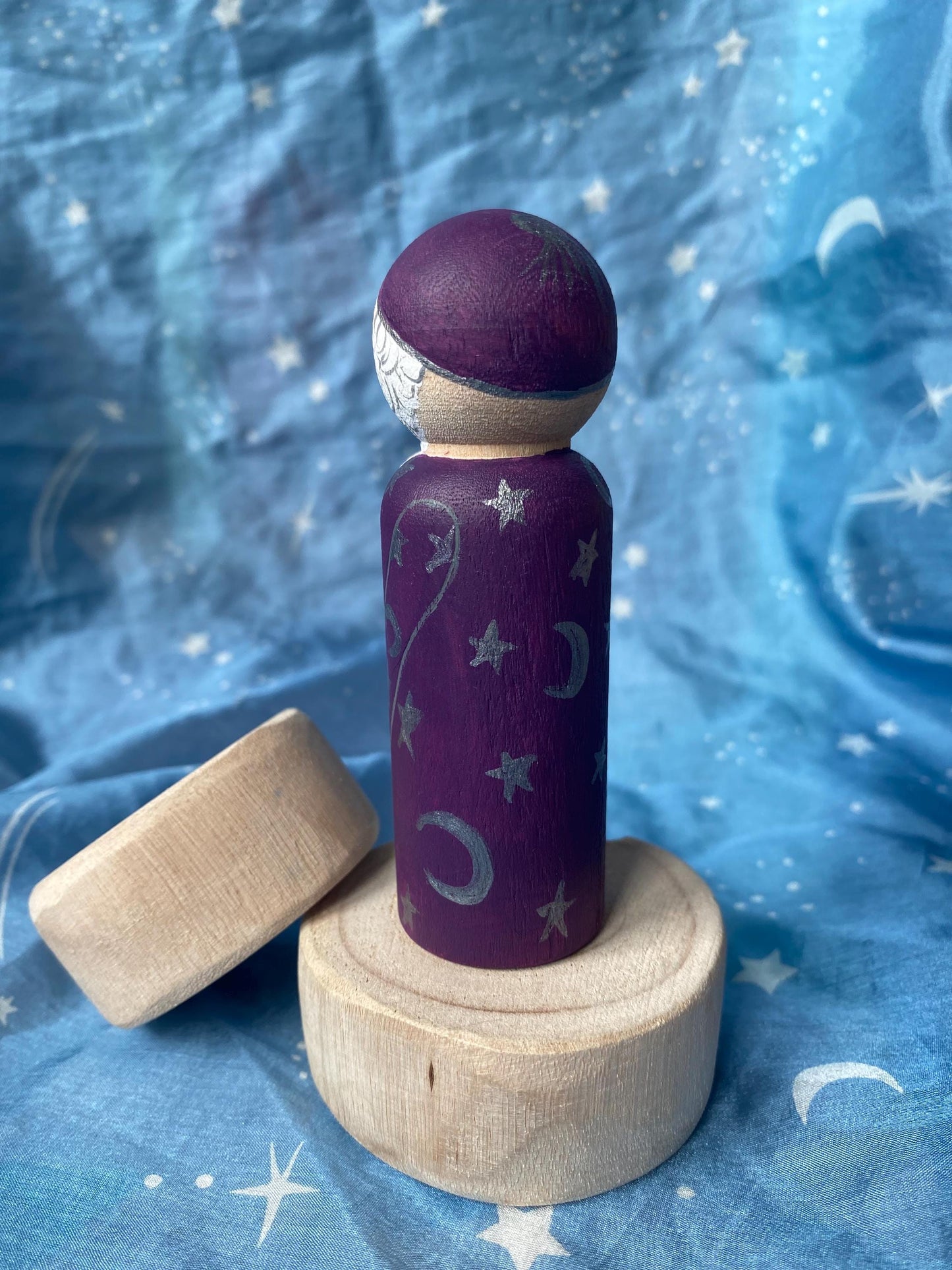 Hand painted wooden wizard peg doll (9cm)