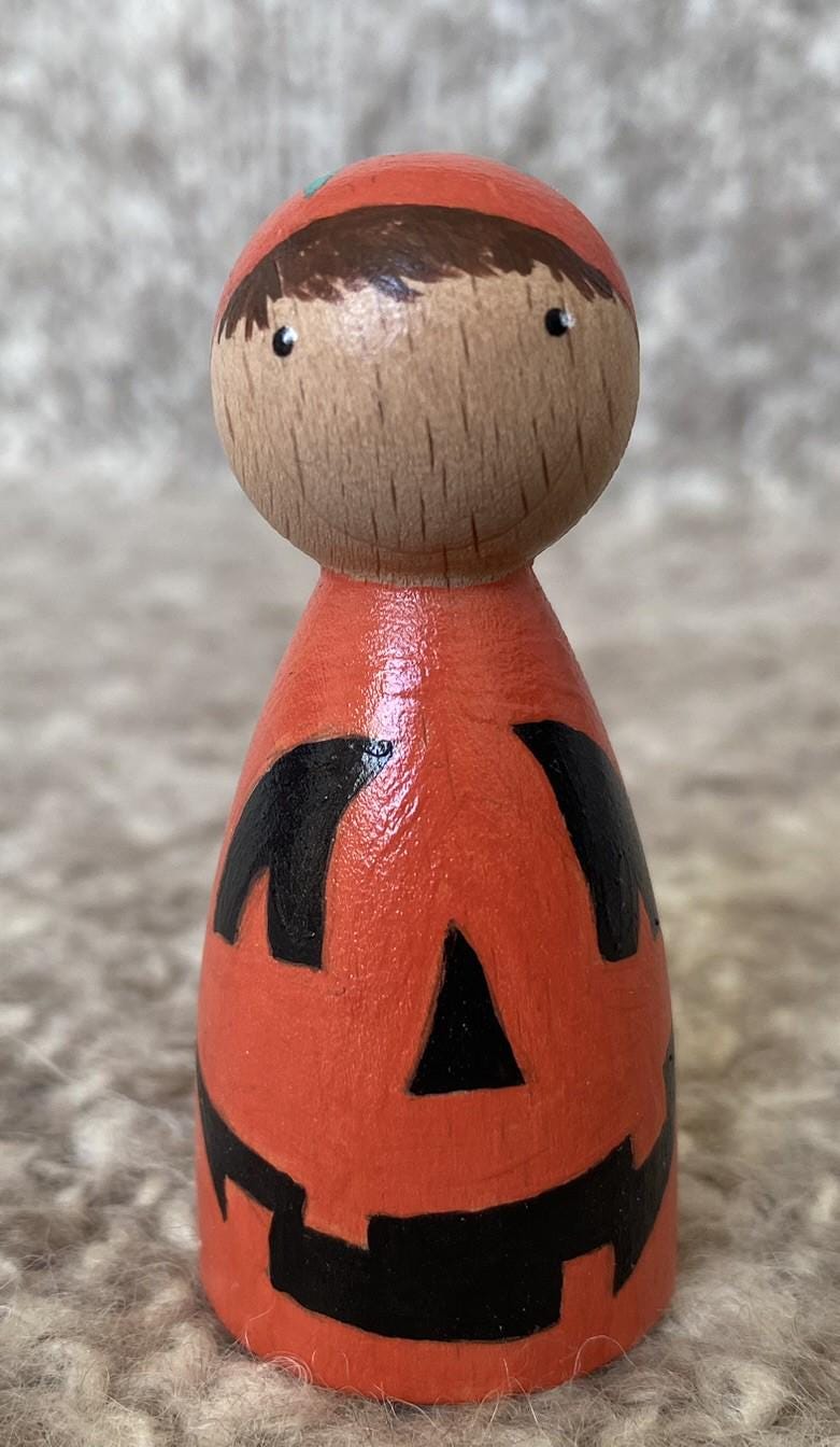 Halloween set of 6 hand painted wooden peg dolls (6.5cm)
