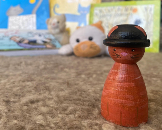 Hand painted ginger cat in top hat wooden peg doll (7cm)