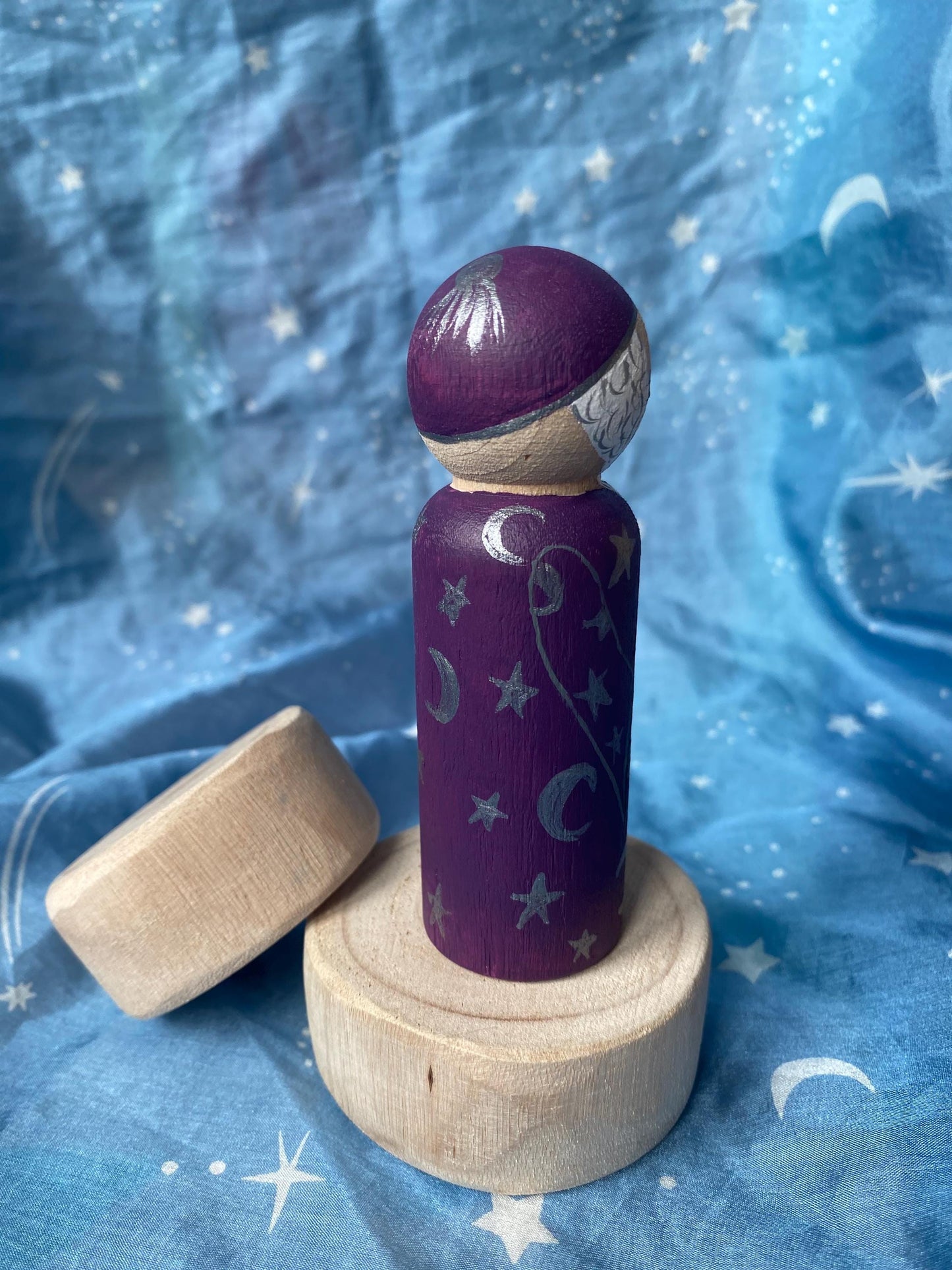 Hand painted wooden wizard peg doll (9cm)