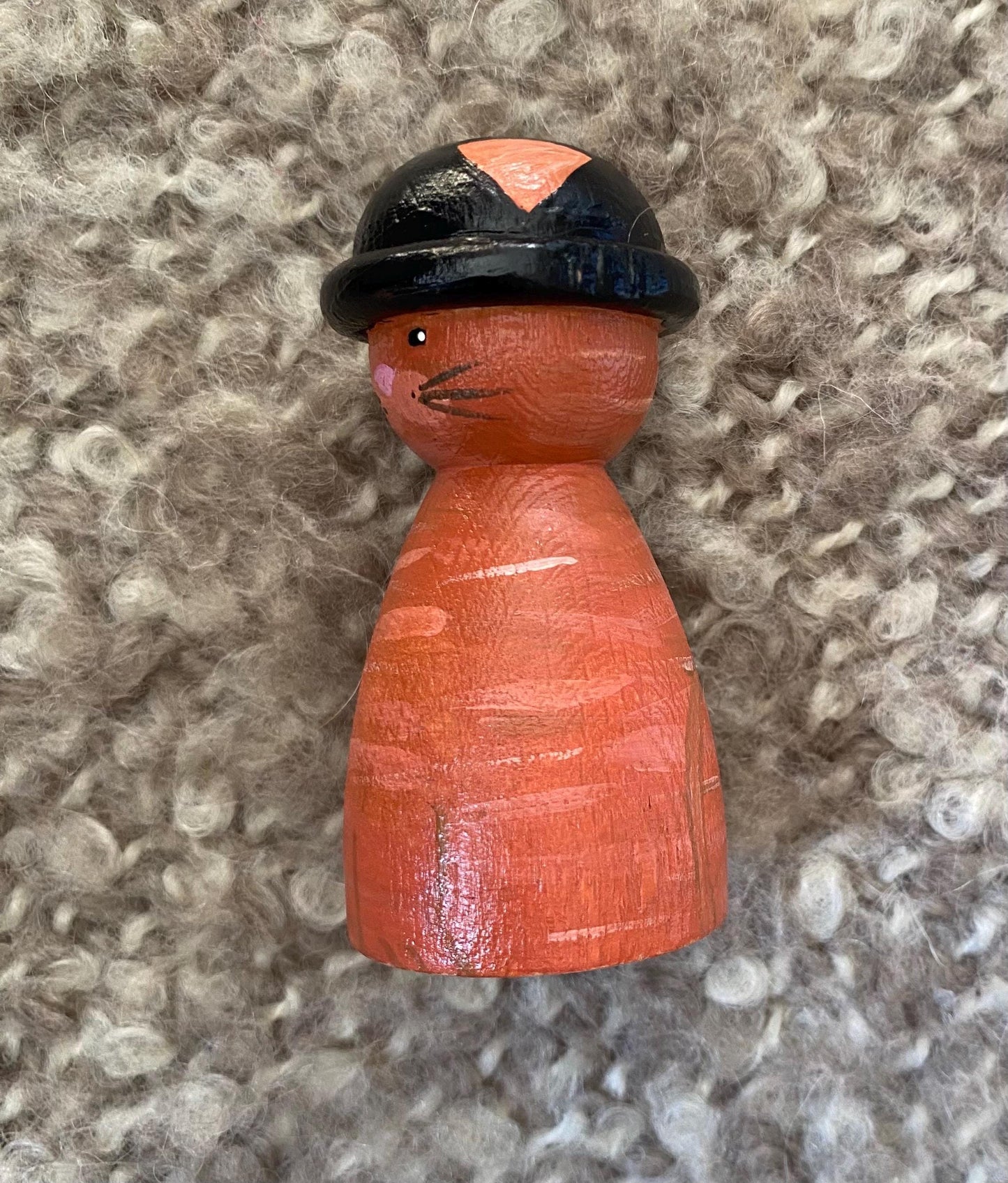 Hand painted ginger cat in top hat wooden peg doll (7cm)