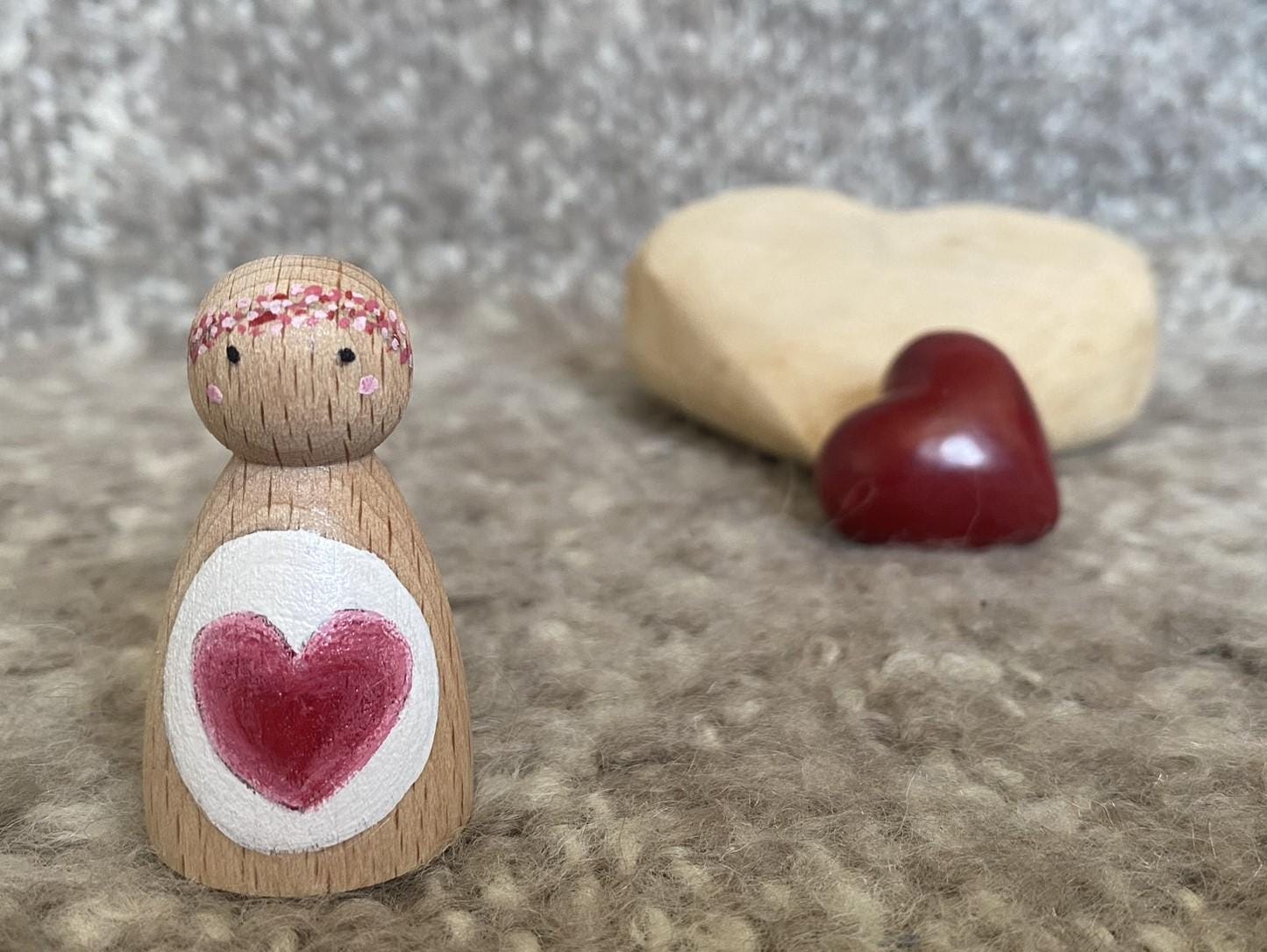 Hand painted heart design wooden peg doll (5cm)