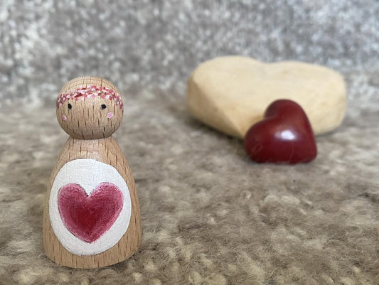 Hand painted heart design wooden peg doll (5cm)