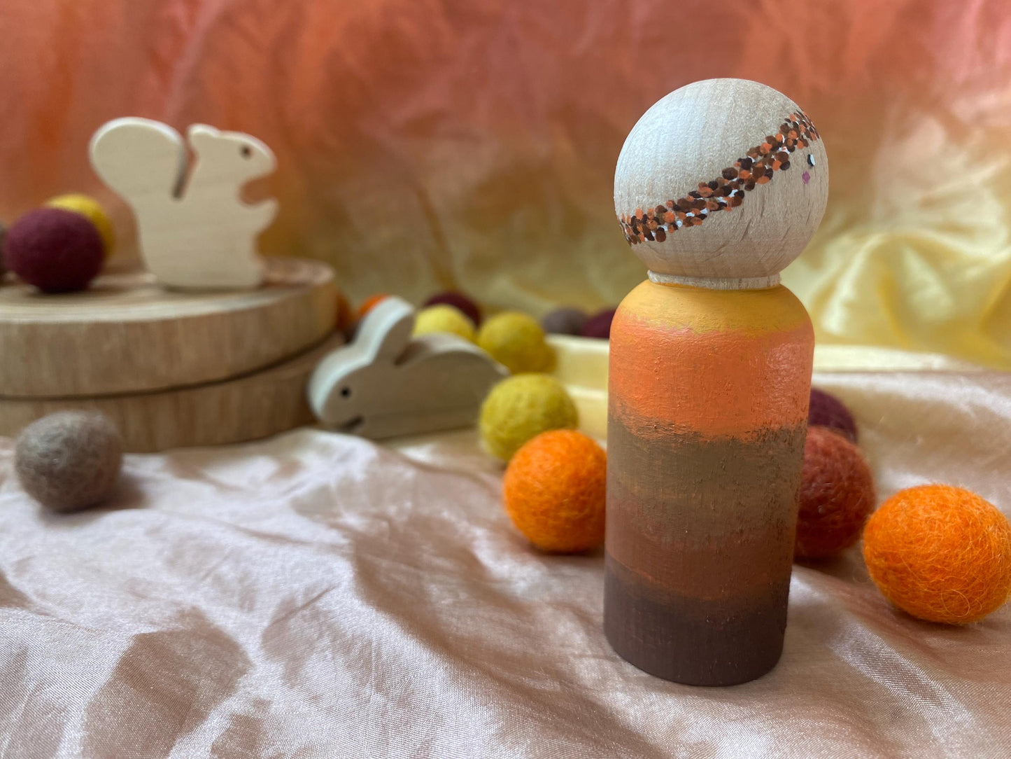 Hand painted Autumnal wooden peg doll (8cm)