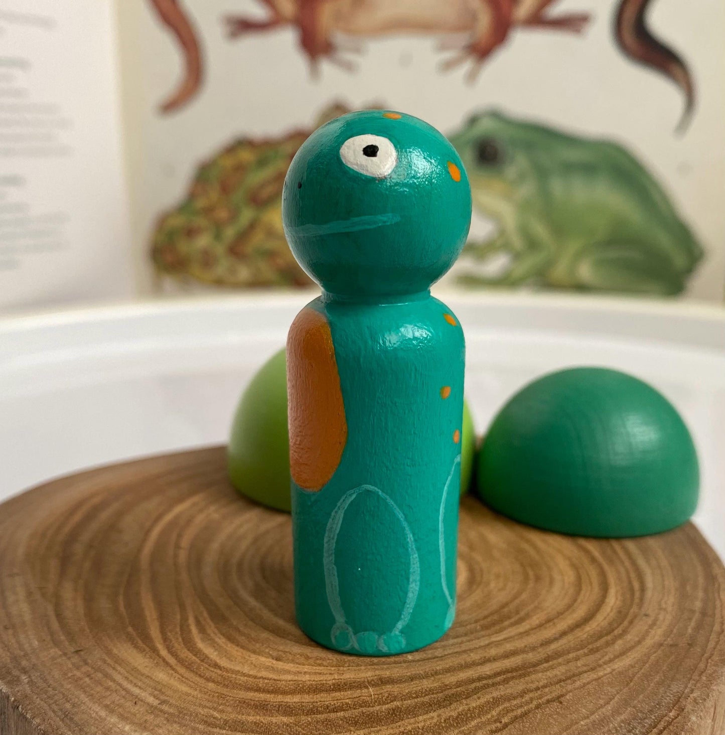 Green Frog hand painted wooden peg doll (6.5cm)