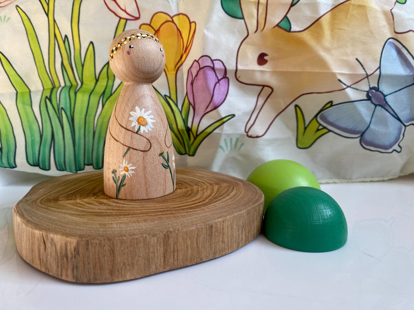 Daisy flowers hand painted wooden peg doll (8cm)