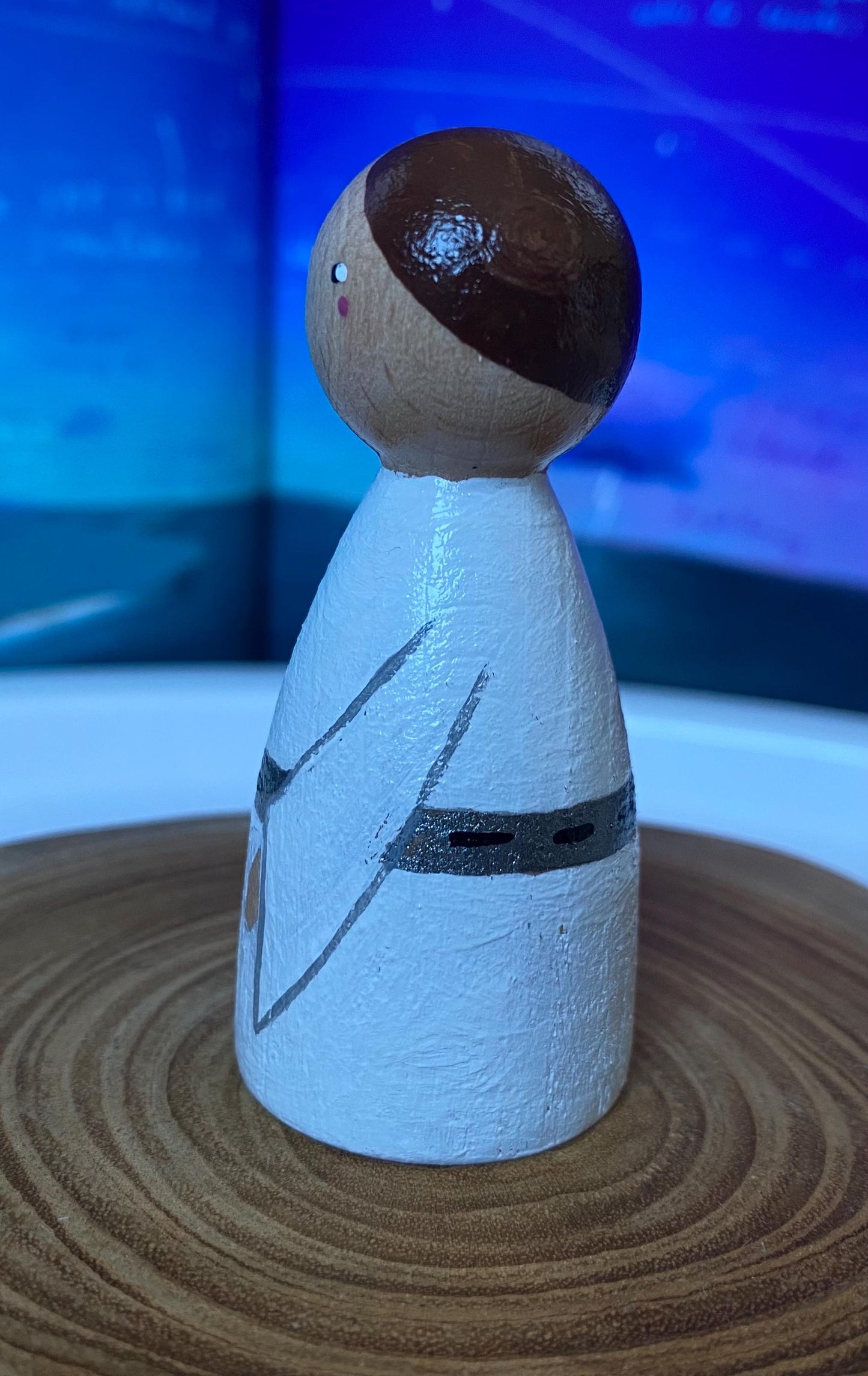Princess Leia handpainted wooden peg doll (6.5cm)