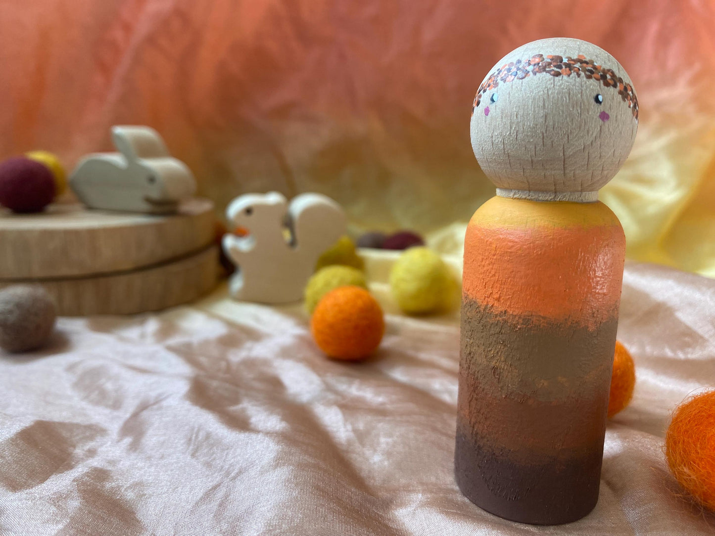 Hand painted Autumnal wooden peg doll (8cm)