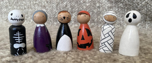 Halloween set of 6 hand painted wooden peg dolls (6.5cm)