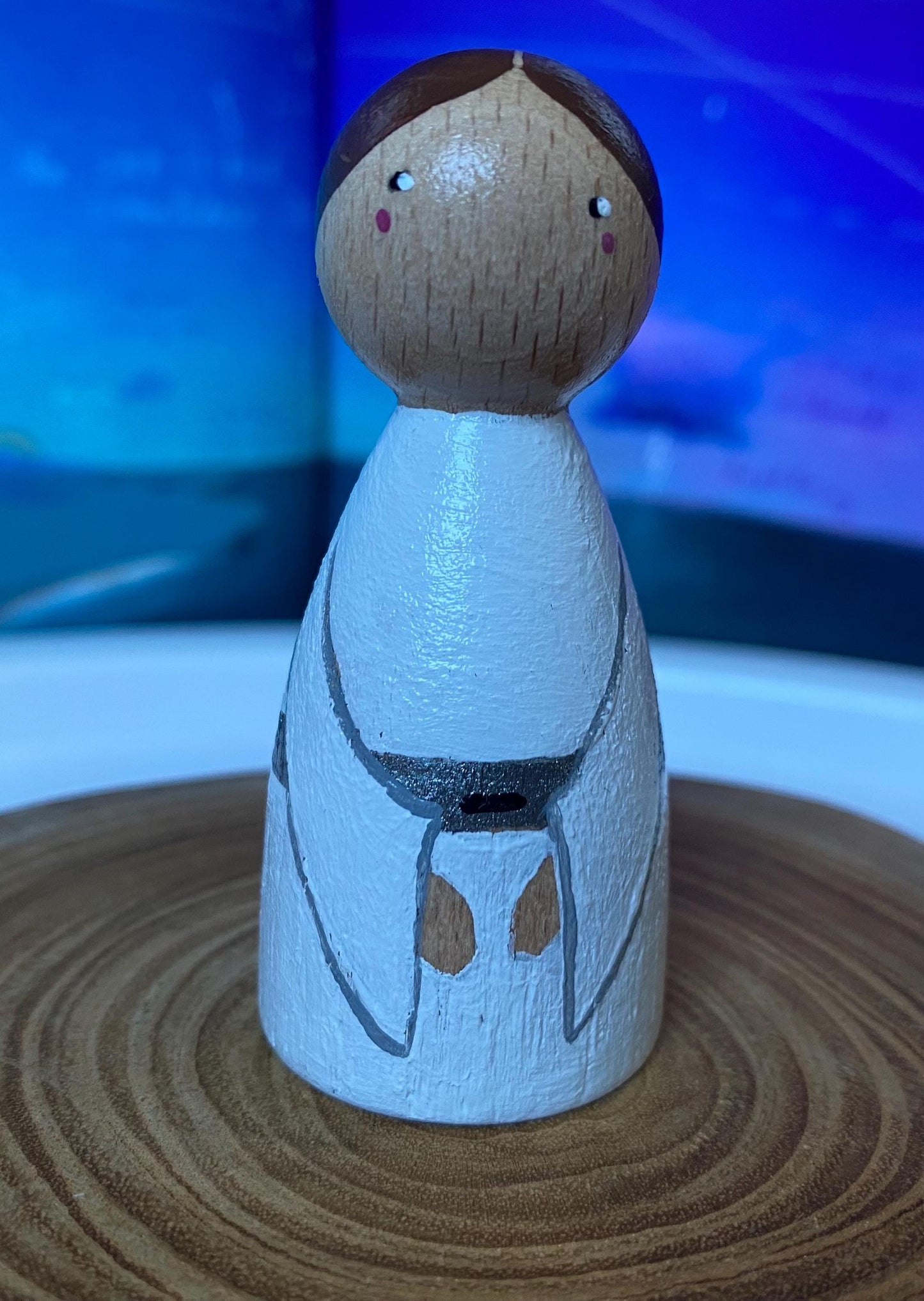 Princess Leia handpainted wooden peg doll (6.5cm)