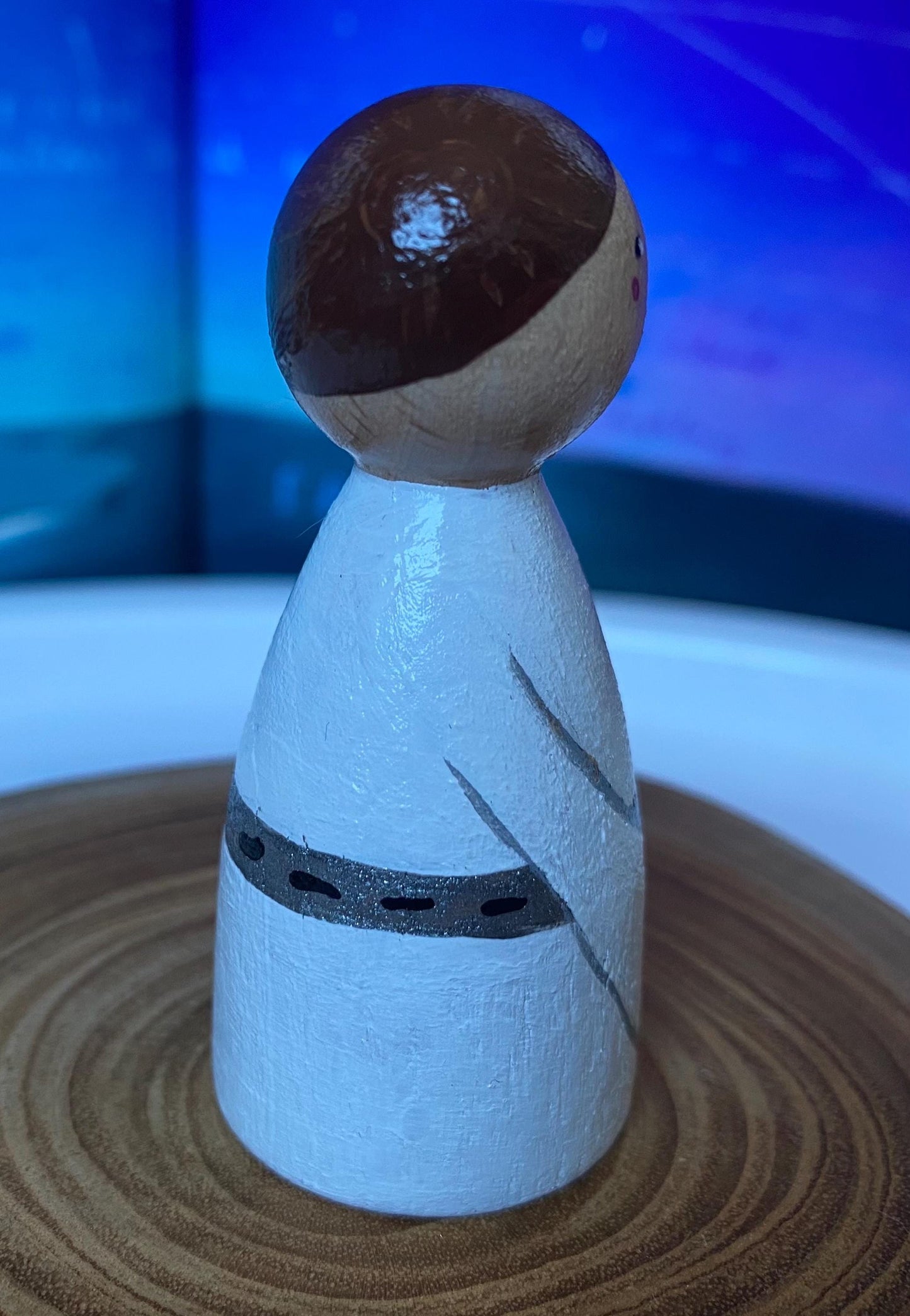 Princess Leia handpainted wooden peg doll (6.5cm)