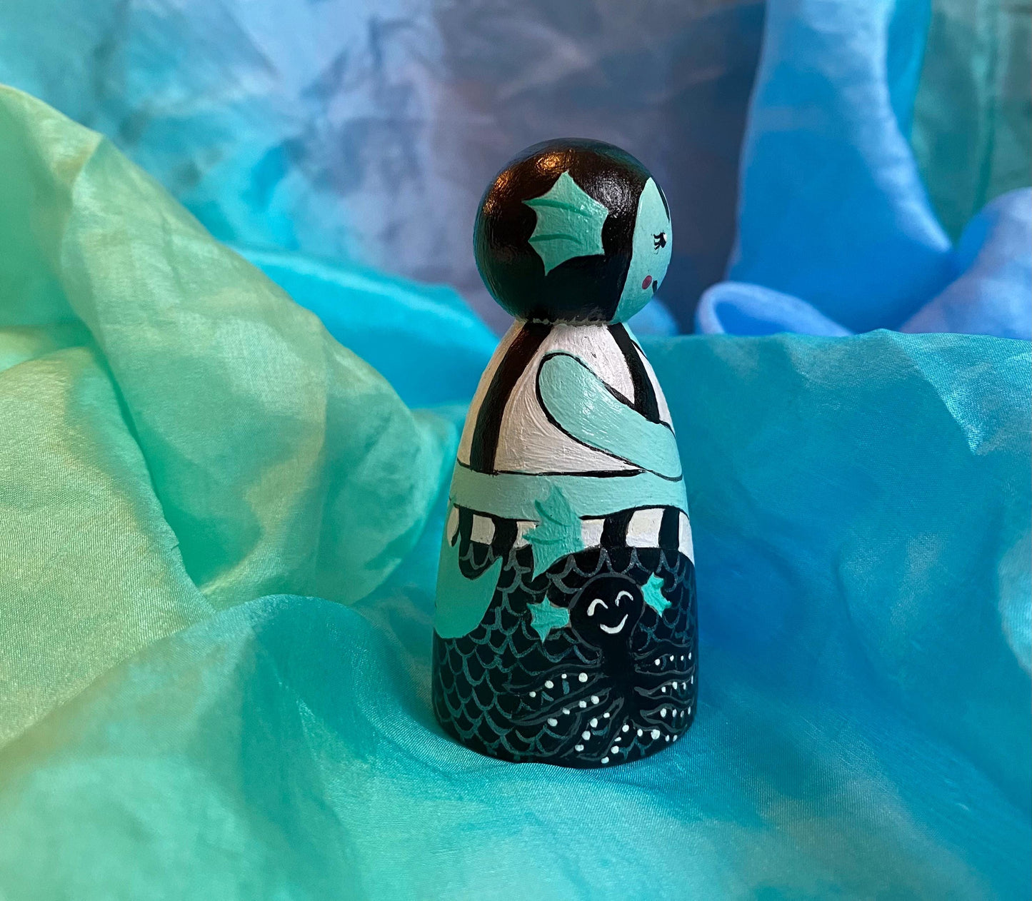 Emerald mermaid princess hand painted peg doll (7.5cm)