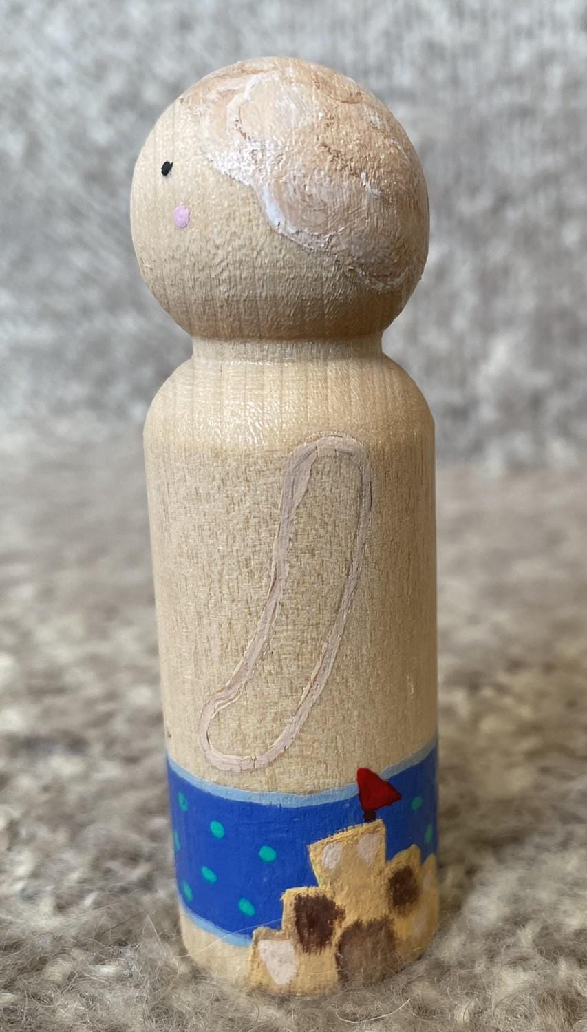 Hand painted beach lover wooden peg doll (9cm)