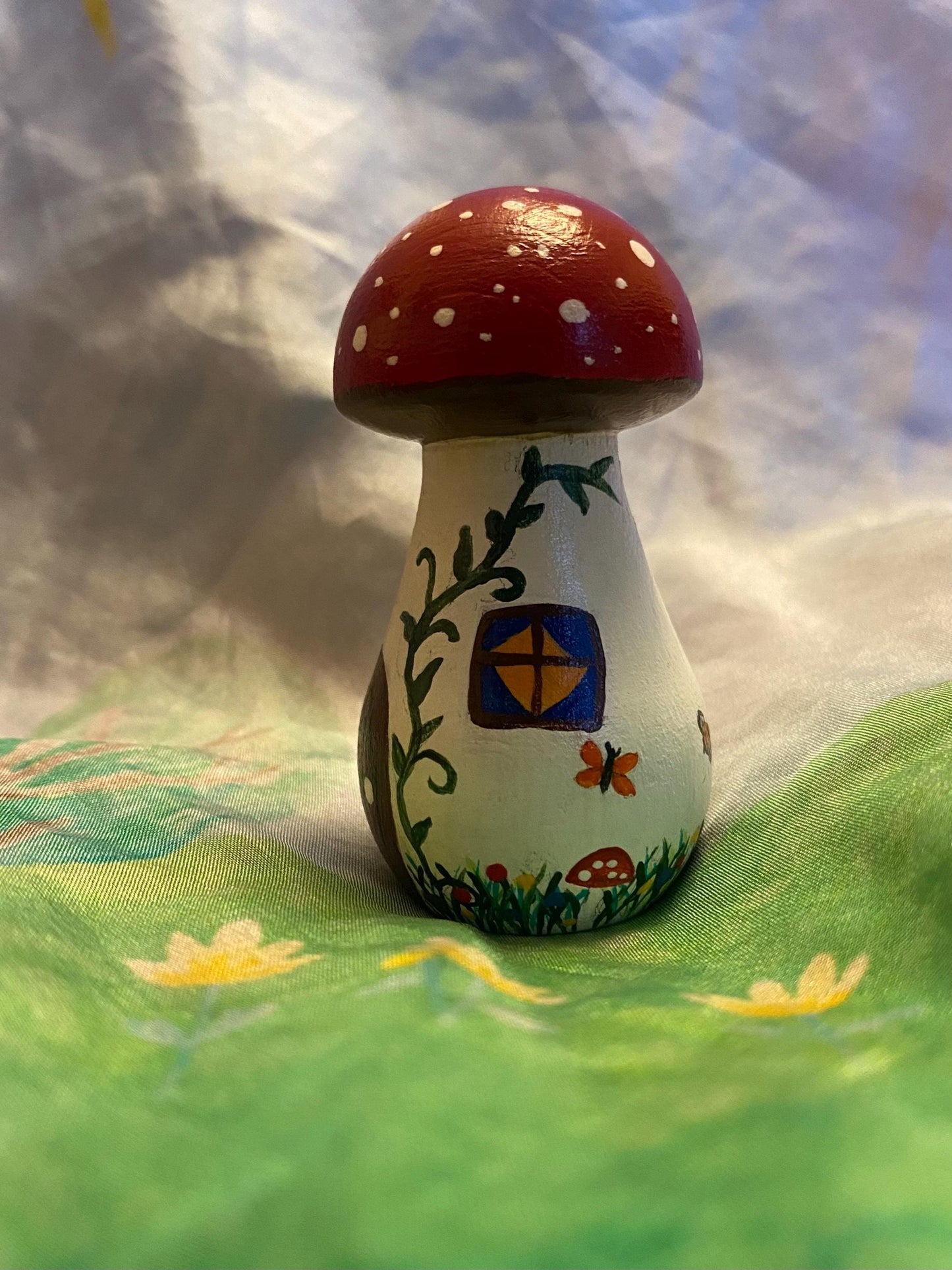 Fairy House hand painted wooden mushroom (6.8cm)