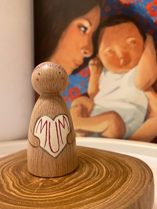 Mum hand painted wooden peg doll (7.5cm)