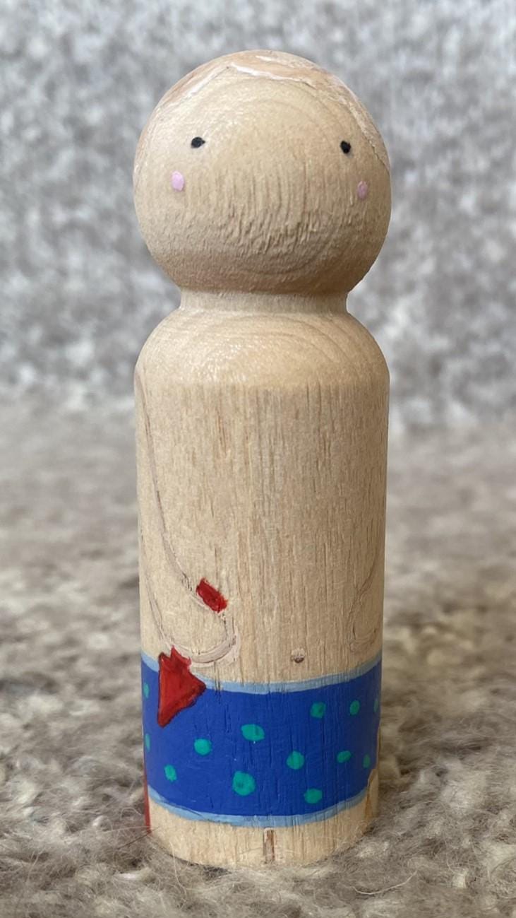 Hand painted beach lover wooden peg doll (9cm)